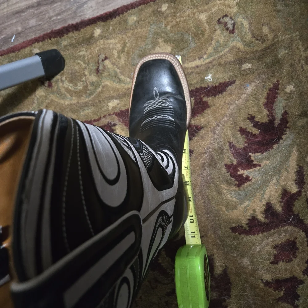 Lucchese Hypnotic sqare toe in black and bone - Picture 13 of 13